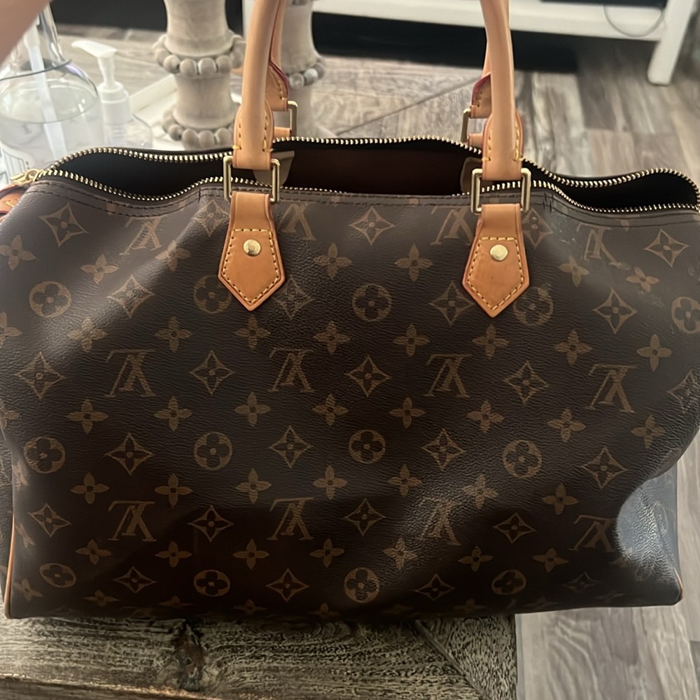 Like New Gorgeous monogramed Bag